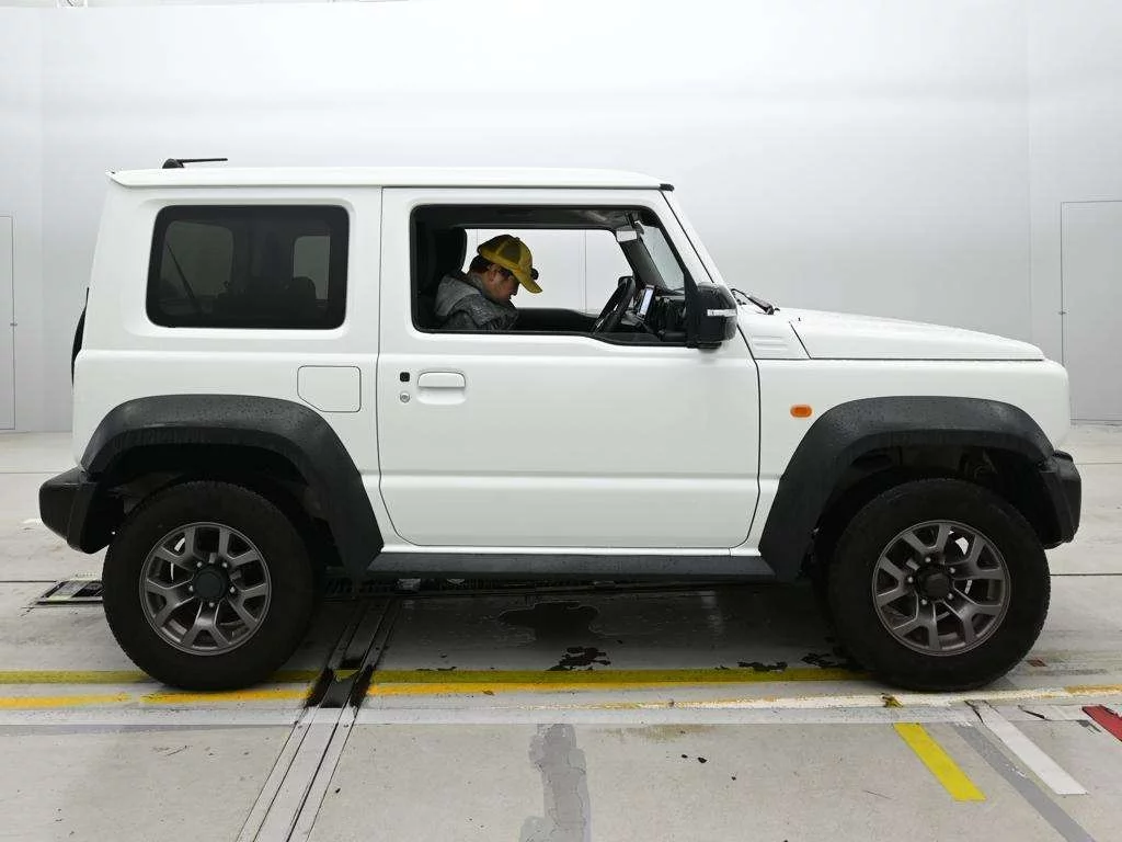 Suzuki Jimny Sierra JB74W 2023